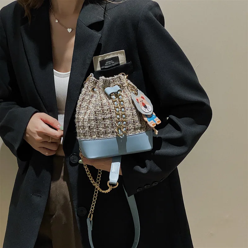 

New Trend Fashion Design Handbag Chain Knit Woolen Messenger Bags Cute Lion Accessories Casual Bucket Shoulder Armpit Bag Gift