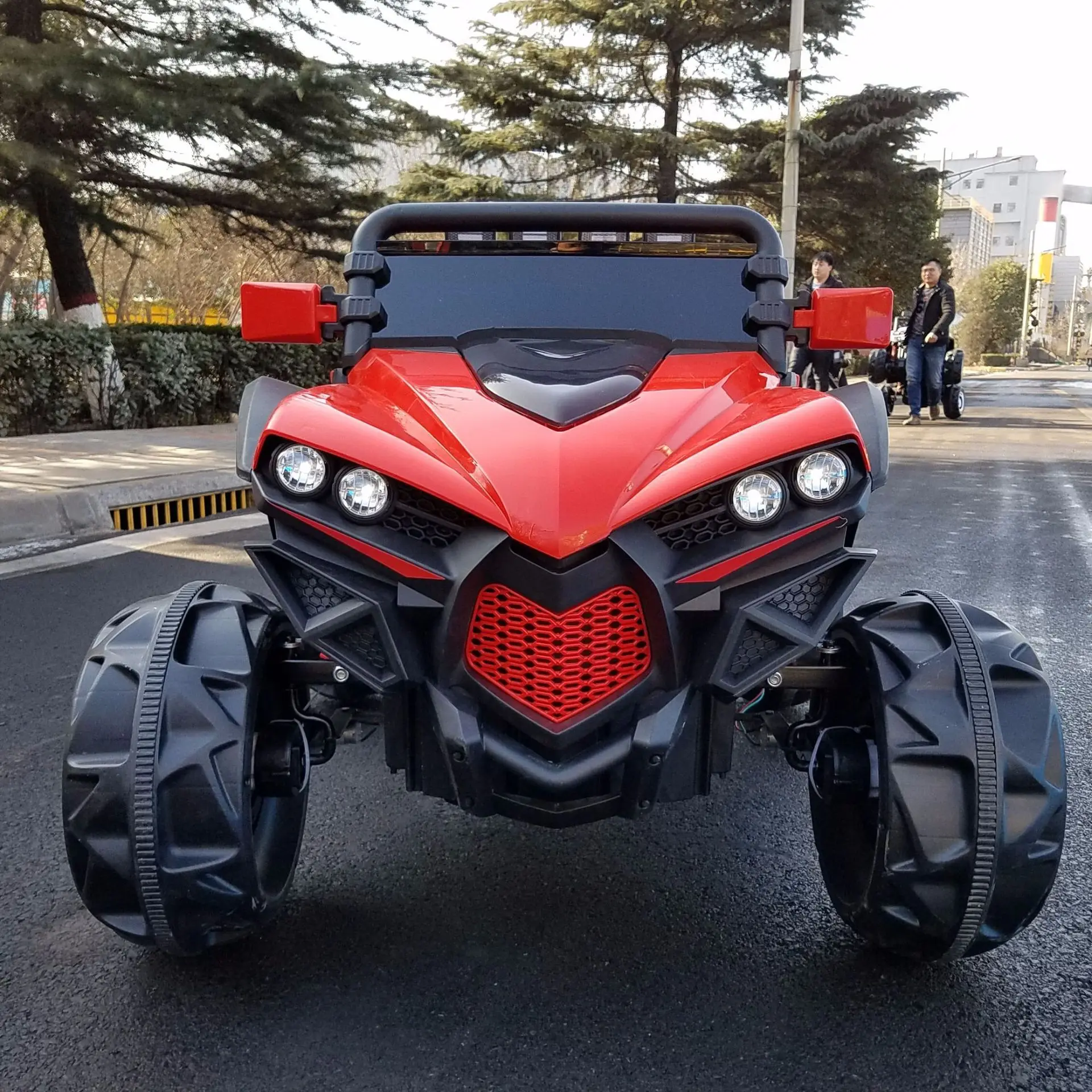 Детский электромобиль С четырехколесным приводом и дистанционным управлением