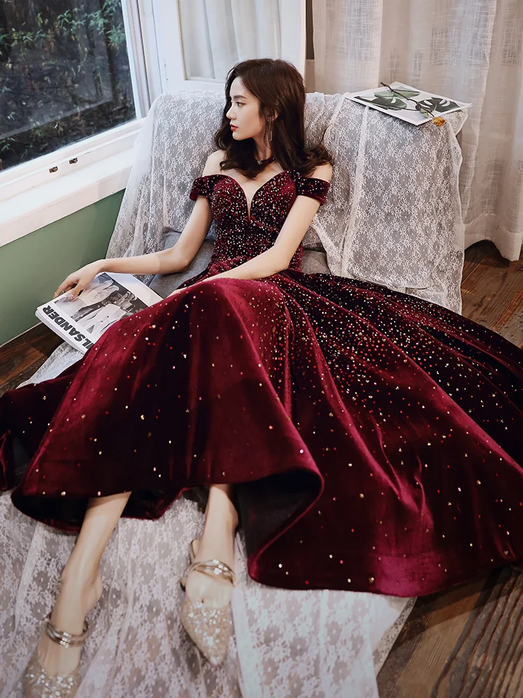 

Shiny Wine Red Prom Dresses 2020 Elegant Boat Neck Off The Shoulder Tea-length Velvet Long Women Evening Dresses With Rhinestone
