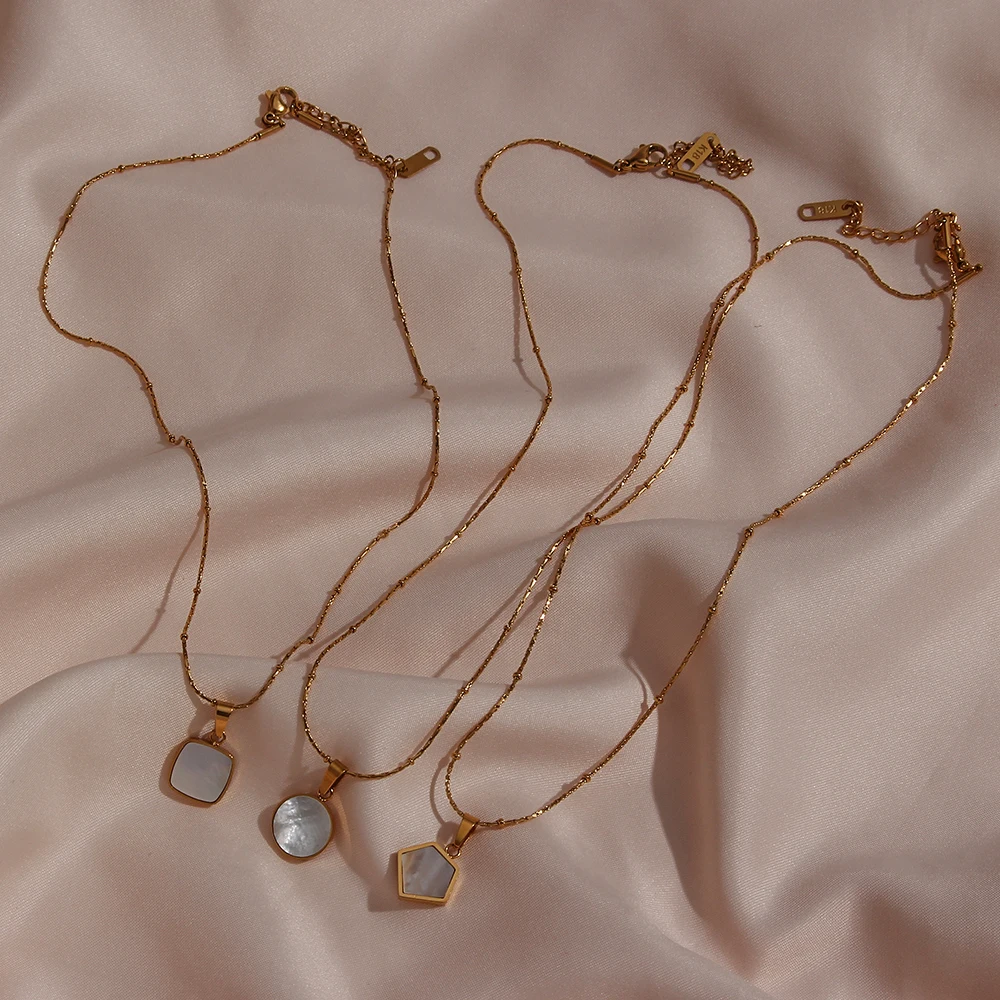 

2021 Newl Circle Square Pentagon Natural Shell Pendant Necklace 18K Gold Plated Delicate Snake Chain Small Geometric Necklace