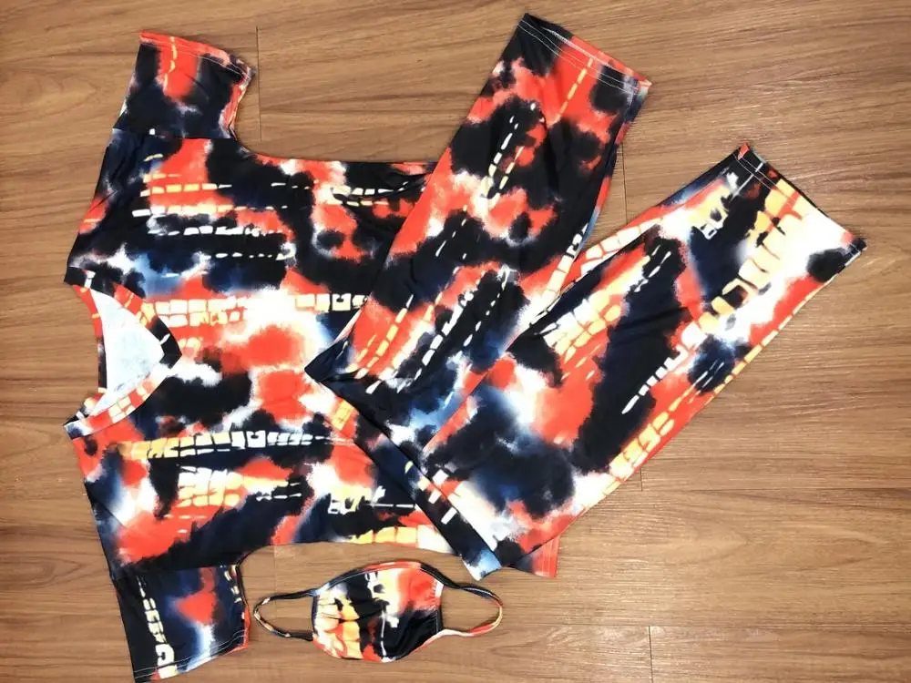 

STYLISH Lady Star Tie Dye Printed 3 Piece Set Women Short Sleeve T Shirt and Shorts and Masks Set 2020 Summer Sporty Outfits