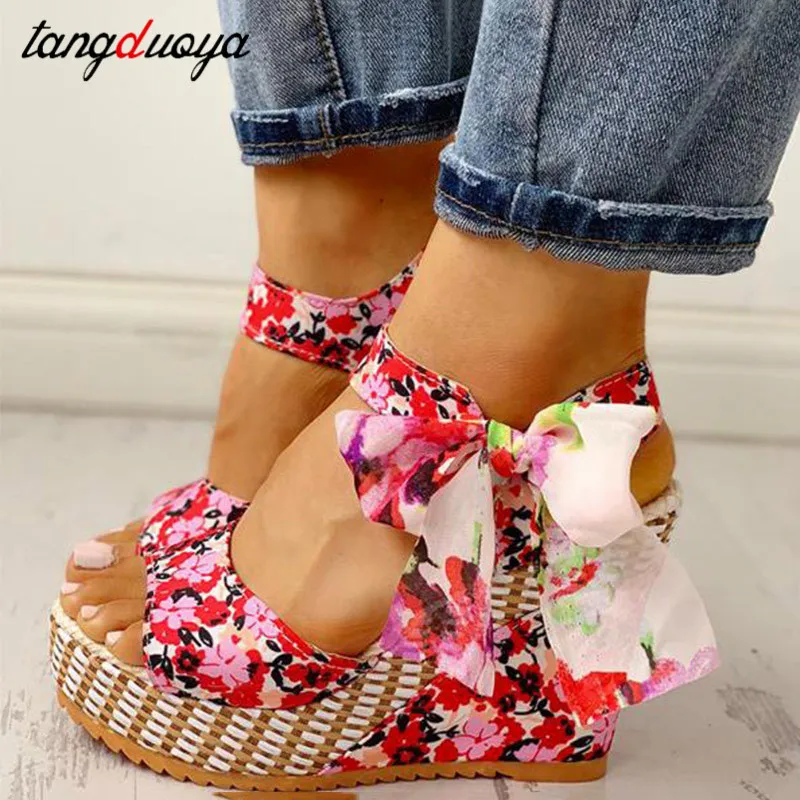 Женские летние женские сандалии на танкетке с цветочным принтом и бантом