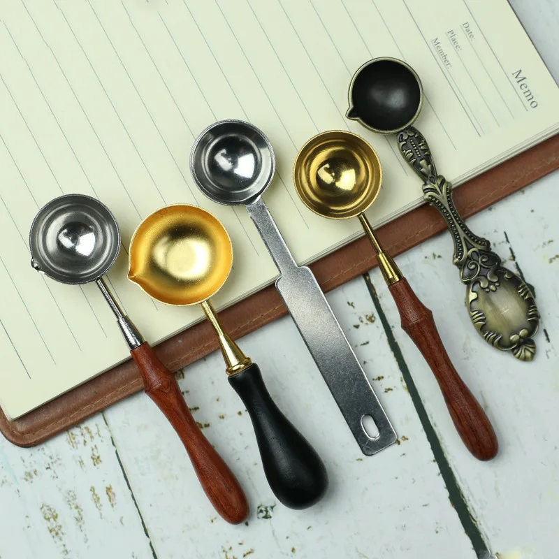 Практичный герметизирующий материал марки деревянной ручкой запечатывания