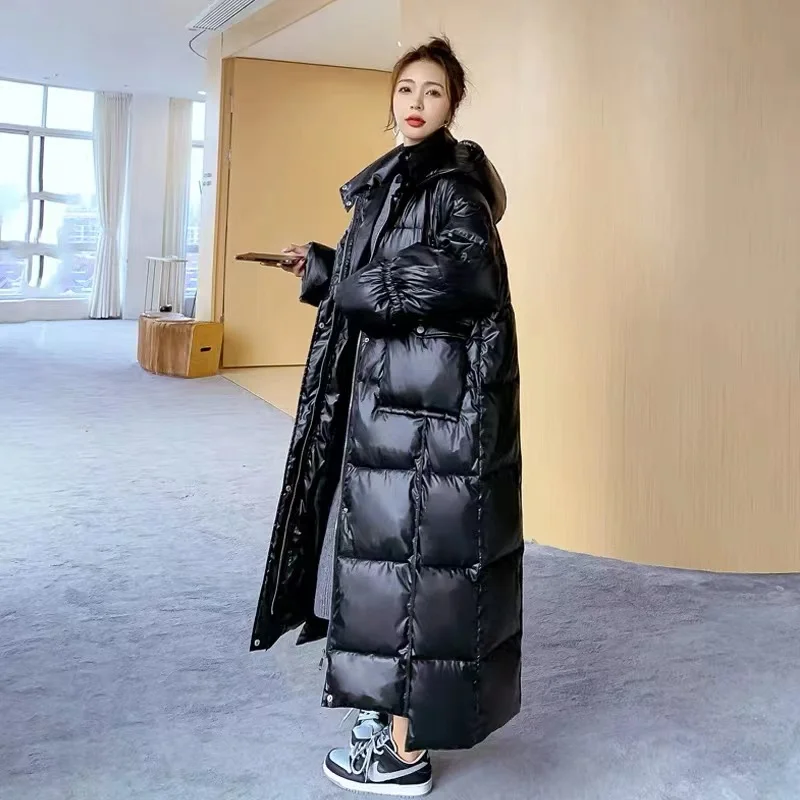 Женское зимнее модное пальто выше колена средней длины на белом утином пуху