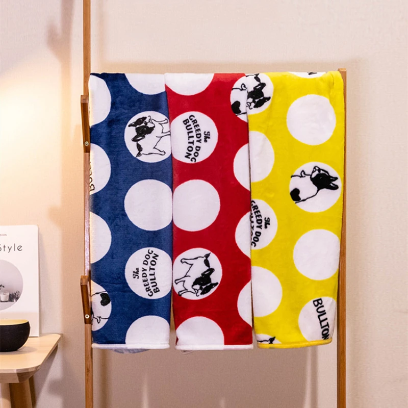 Флисовое одеяло в горошек с принтом собаки кораллового цвета фланелевое для