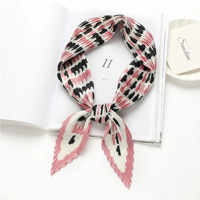 

2020 Designer Women Crinkle Scarf Square Silk Neck Scarves Female Leopard Print Hair Band Lady Pleated Scarfs