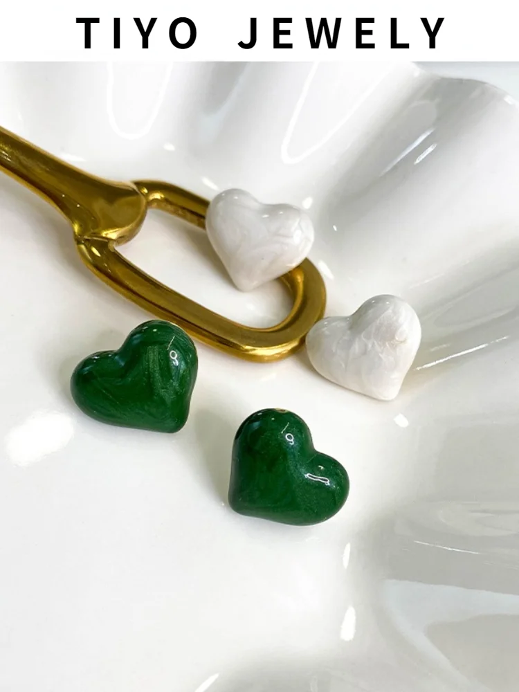 

TIYO S925 needle Sweet Jewelry Heart Earrings 2021 New Trend Lovelly Green White Stud Earrings For Girl Lady Party Gifts