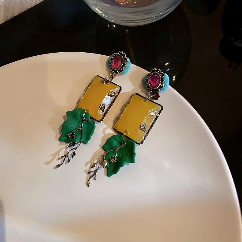 

Personality Yellow Color Square Crystal Pendant Earrings for Women Ladies Green Leaves Long Dangle Earrings Fantisy Jewelry