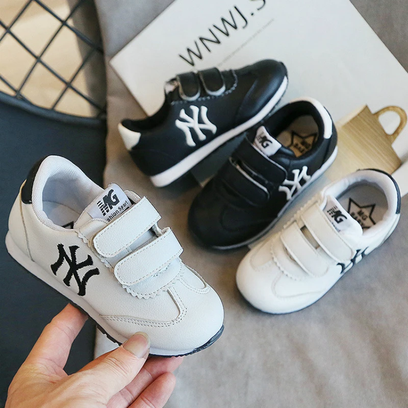 Детская обувь для отдыха и дышащие сникерсы на мягкой подошве Новая модная