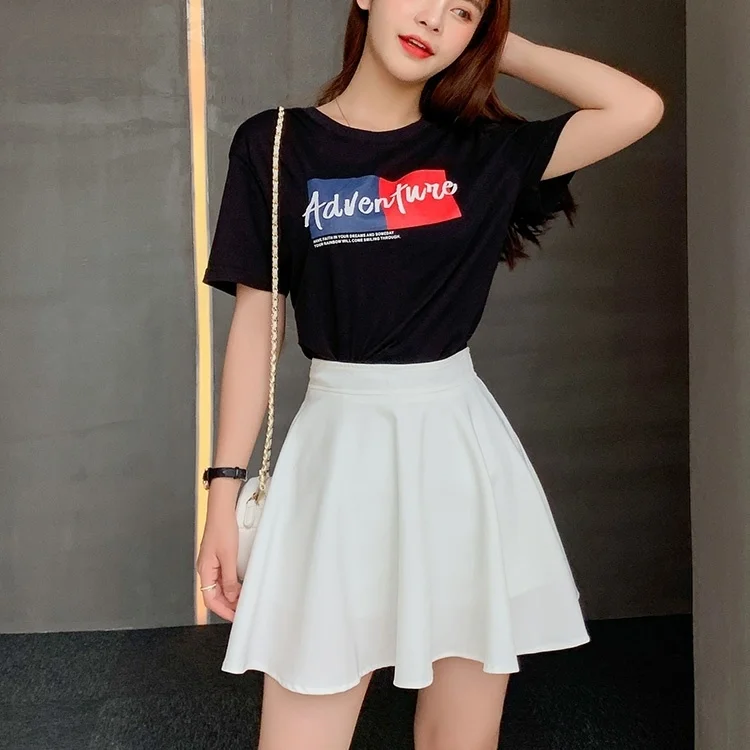 Короткая плиссированная юбка с помпонами большого размера высокой талией