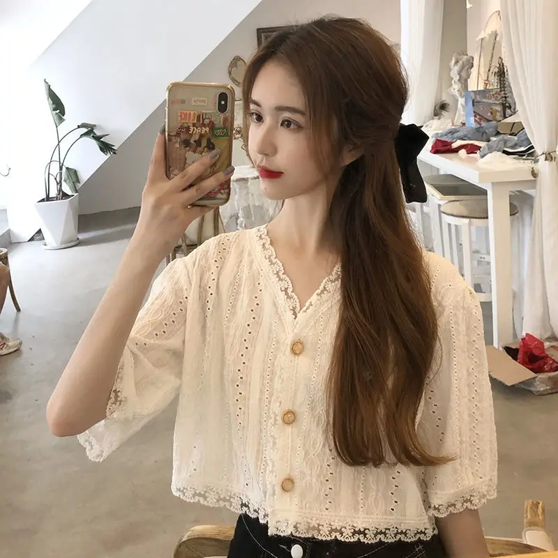

New Summer 2021 Lace Hook Flower Loose Out Age Reducing V- neck Hollowed Short Sleeve Top Female Student