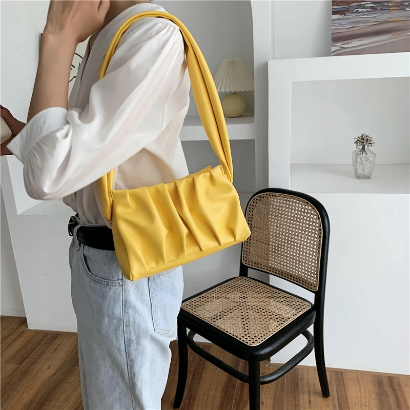 

2021 new niche design fold bag commuter trend underarm bag soft side shoulder handbag