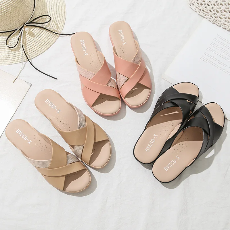 

Women Casual Summer Flat Beach Slippers Female Crystal Rivets Slides Slipper Shoes For Girls Fashion Woman Leisure Footwear
