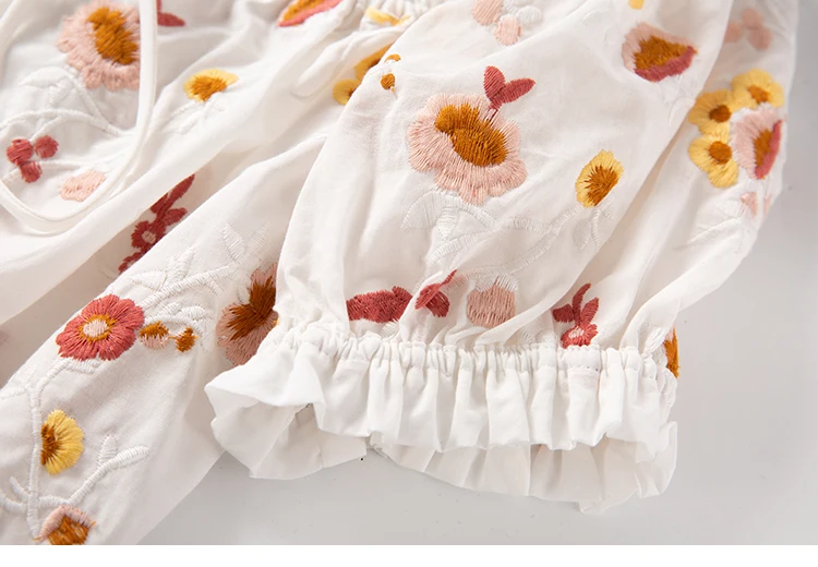 

2020 Spring and Summer New Embroidery Romantic Strapless Cotton Top