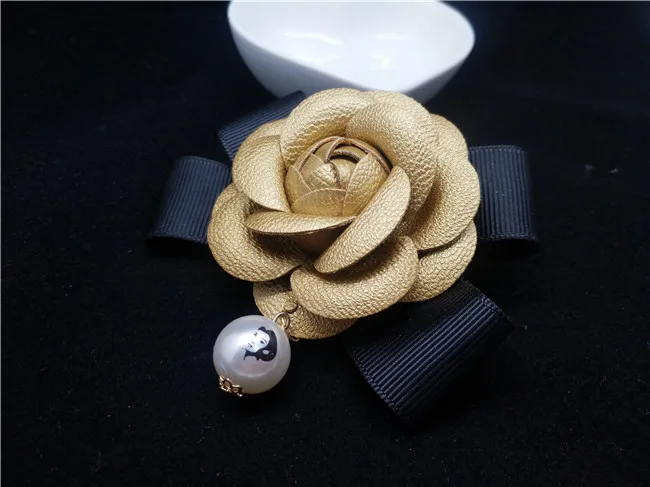 IN Stock Female All Match Charm Camellia Flower Brooch Quality Leather Black&White&Rose&Mix Cloth Bow Pearl Women Diy Brooches