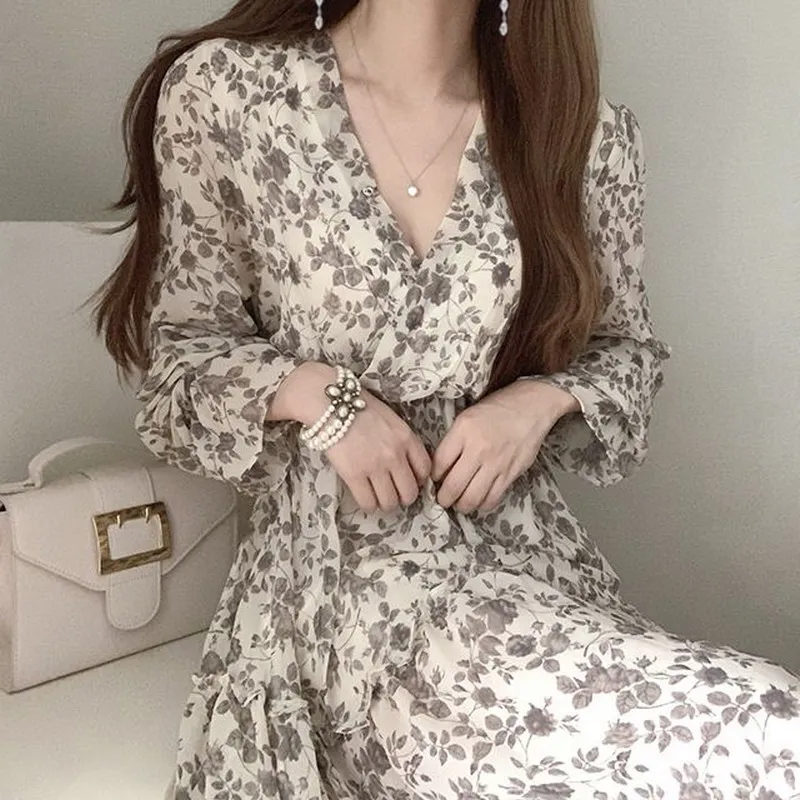 

VICONE South Korea's chic long-sleeved v-neck long money chiffon show thin waist dress