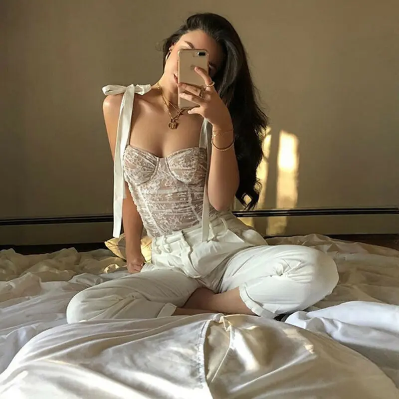 Бюстгальтер женский кружевной с V-образным вырезом завязками пуш-ап приталенный