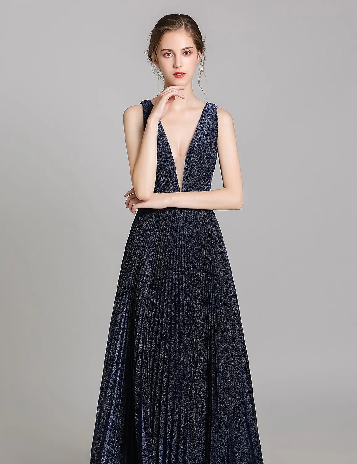 Сексуальные трапециевидные v-образным вырезом длиной до пола без рукавов