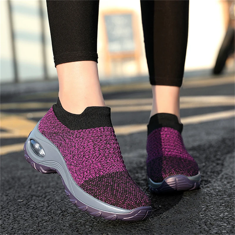 

2021 New Mesh Women Men Outdoor Running Shoes Couples Breathable Soft Athletics Jogging Sneaker