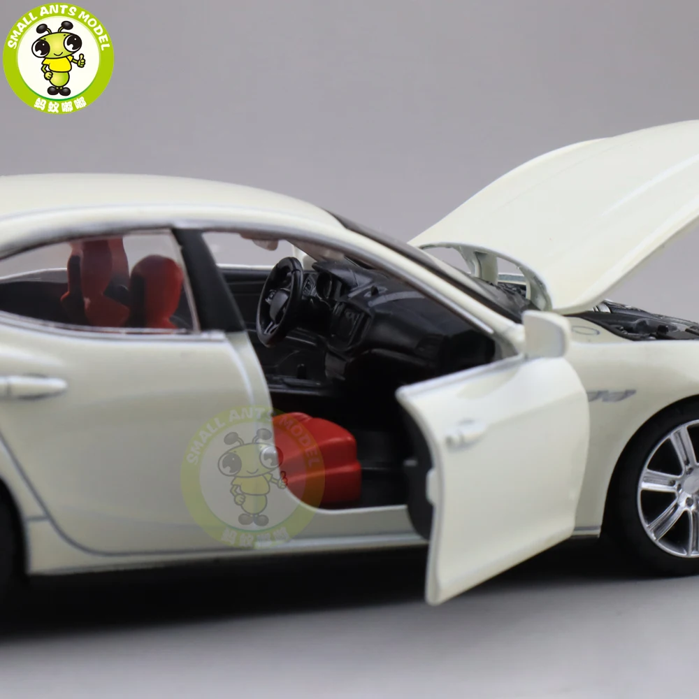 1/32 Maserati Ghibli литая под давлением Модель автомобиля игрушки для детей мальчиков и девочек Подарки звуковое освещение Вытяните назад