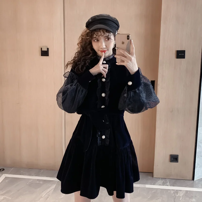 Женское Короткое платье выше колена темно-синее с длинным рукавом оборками и