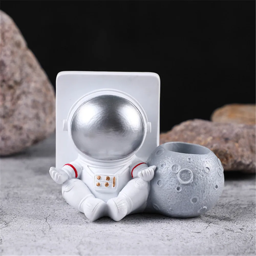 

Cute Astronaut Spaceman Statue Art Crafts Figurine Abstract Sculpture Home Office Desktop Decoration Car Decor Ornament Gift