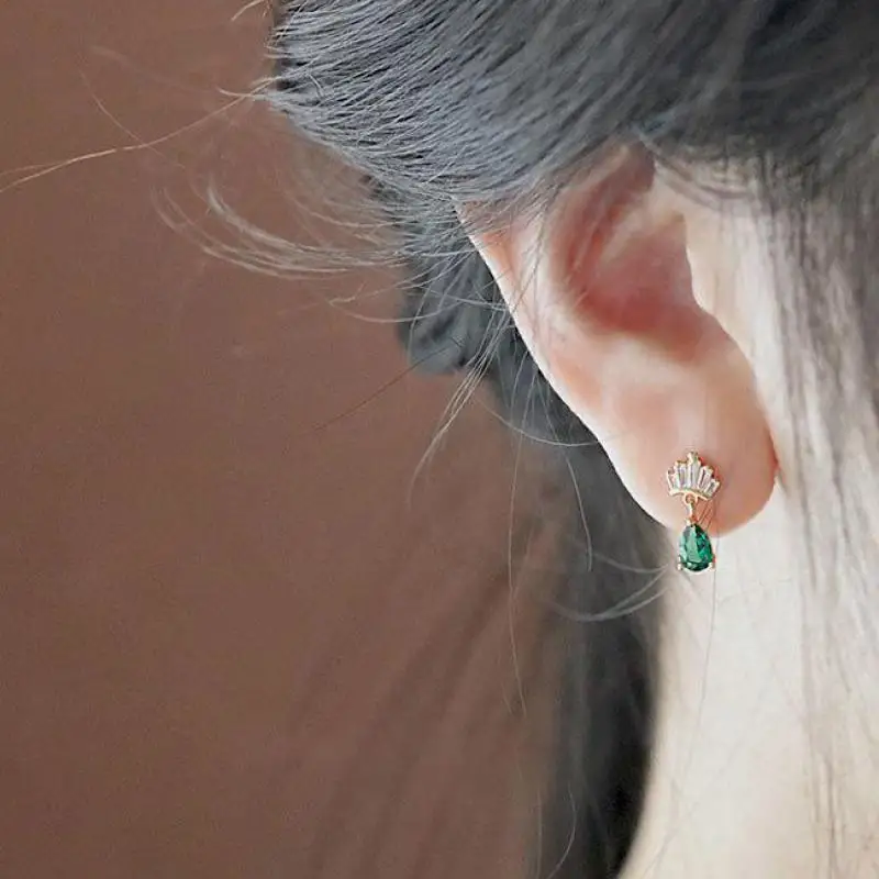 Женские серьги-гвоздики из серебра 100% пробы с изумрудом | Украшения и аксессуары