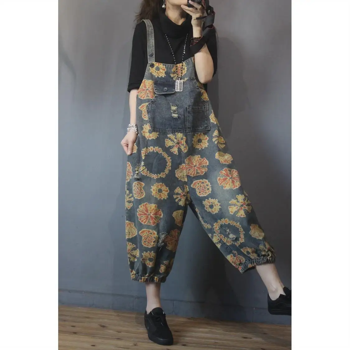 

Retro printed denim suspenders women's 2021 spring and summer new loose and versatile make old holes show thin casual pants