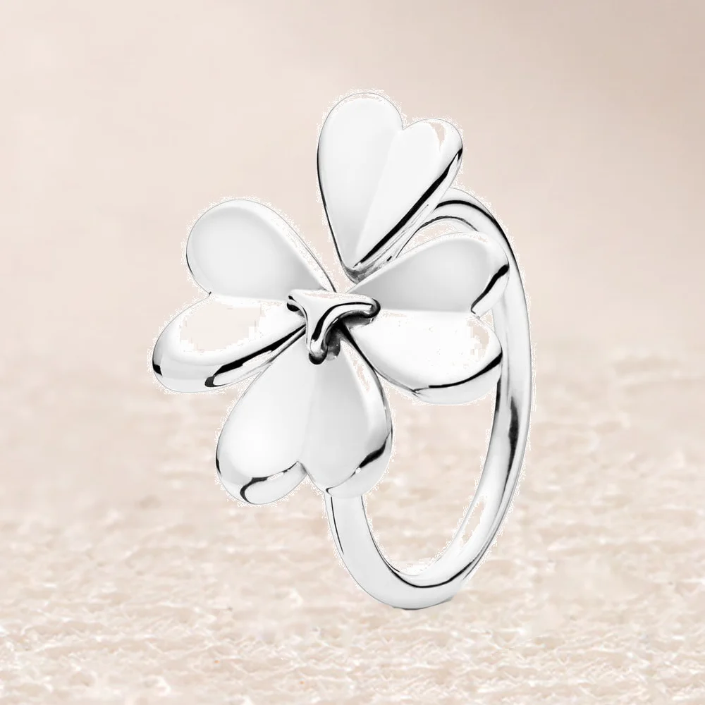 

197949 Moving Clover Ring