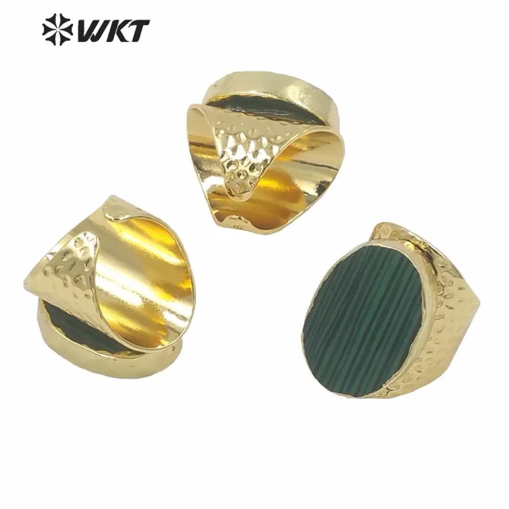 Овальное кольцо из натурального малахита регулируемое с зеленой полосой для