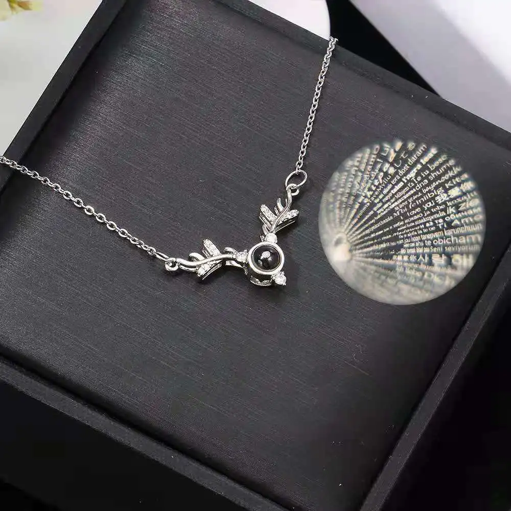 

2021 new Japanese and Korean fashion ladies party brass inlaid diamond antler necklace design sense fashion trend style necklace