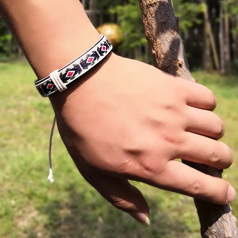 ABL096(1) Модный этнический фольклорный кожаный браслет с геометрическим рисунком