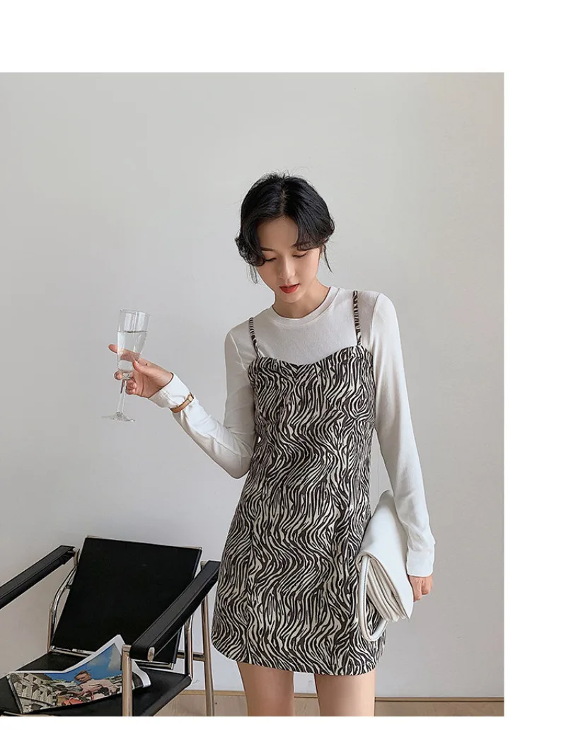 

2020 Korean autumn and winter simple zebra print high waist suspender short dress versatile mix and match with strapless dress