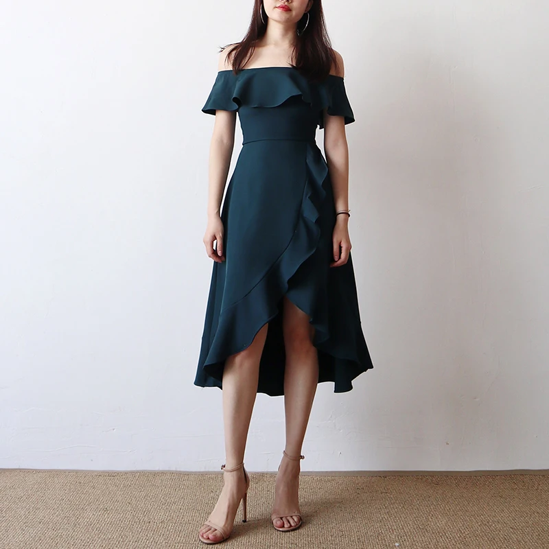 Женское платье с вырезом лодочкой повседневное однотонное средней длины и