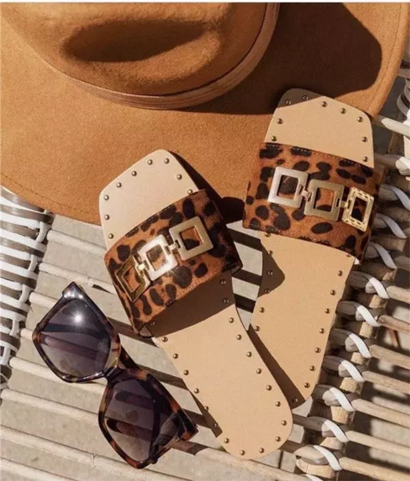 

Women's 2021 New Suede Printed Metal Decorative Square Head Flat-bottomed Comfortable Fashion Casual Sandals and Slippers 3KC041