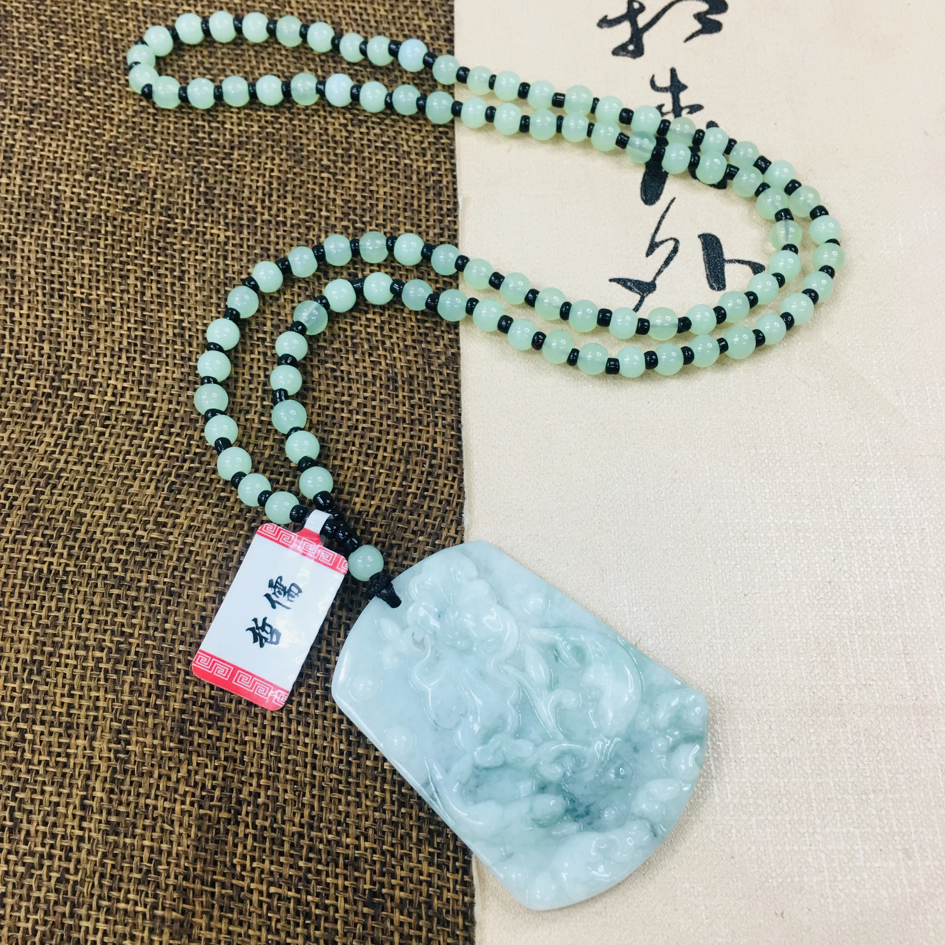 

Zheru Pure natural Jadeite carved light green lotus leaf fish pendant with green bead necklace sweater chain Send certificate