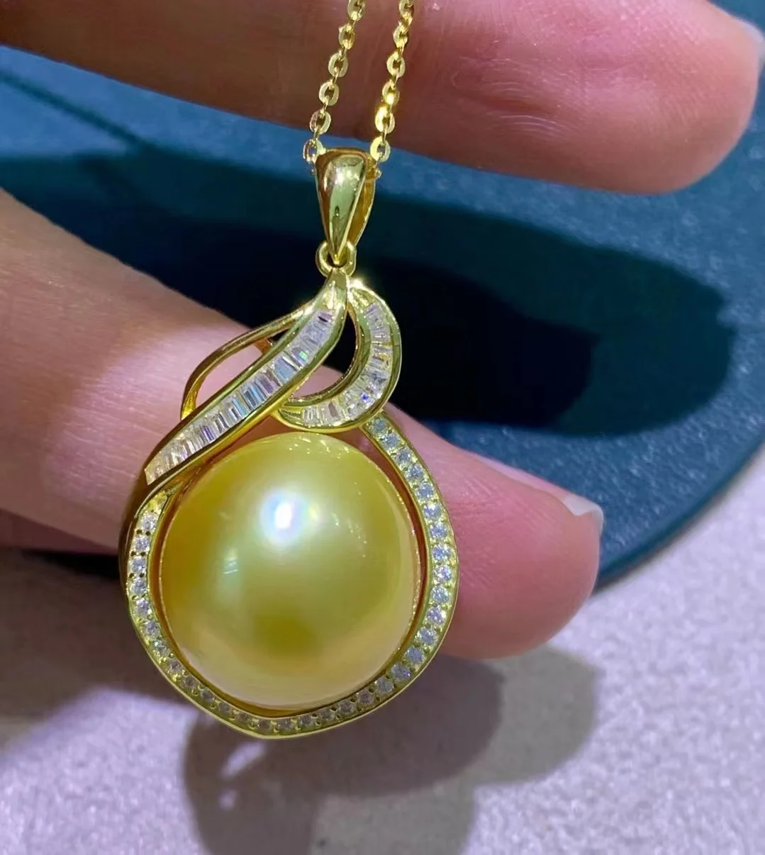 

AAA Fashion 925 Silver Pendant With Bright Zircon 13-14mm Dark Gold Seawater Pearl Nearly Round Less Flaw (Free Silver Chain)