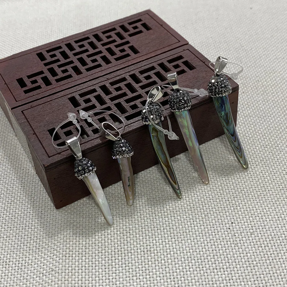 

Натуральные крупные ювелирные изделия, Очаровательная ракушка, кулон, ожерелье, ювелирные изделия, аксессуары неправильной формы, многоцве...