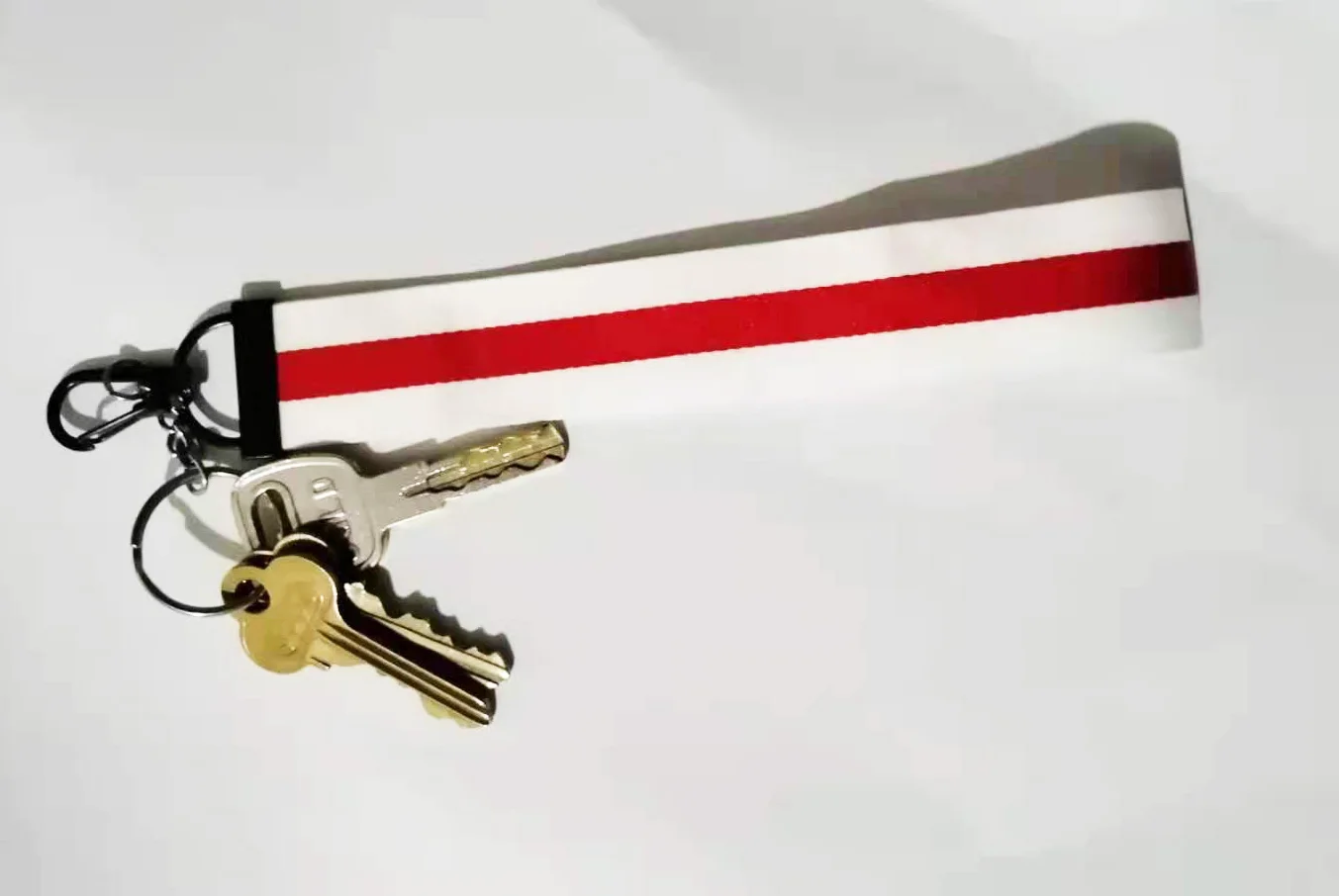 Брелоки с историческим флагом Республики Беларусь ручной работы значки для