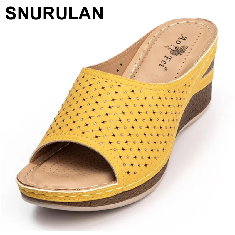 

SNURULANWomen's Outdoor Slippers Solid Wedges Openwork Peep Toes PU Leather Female Slippers Comfortable 2021 Summer Ladies Sanda