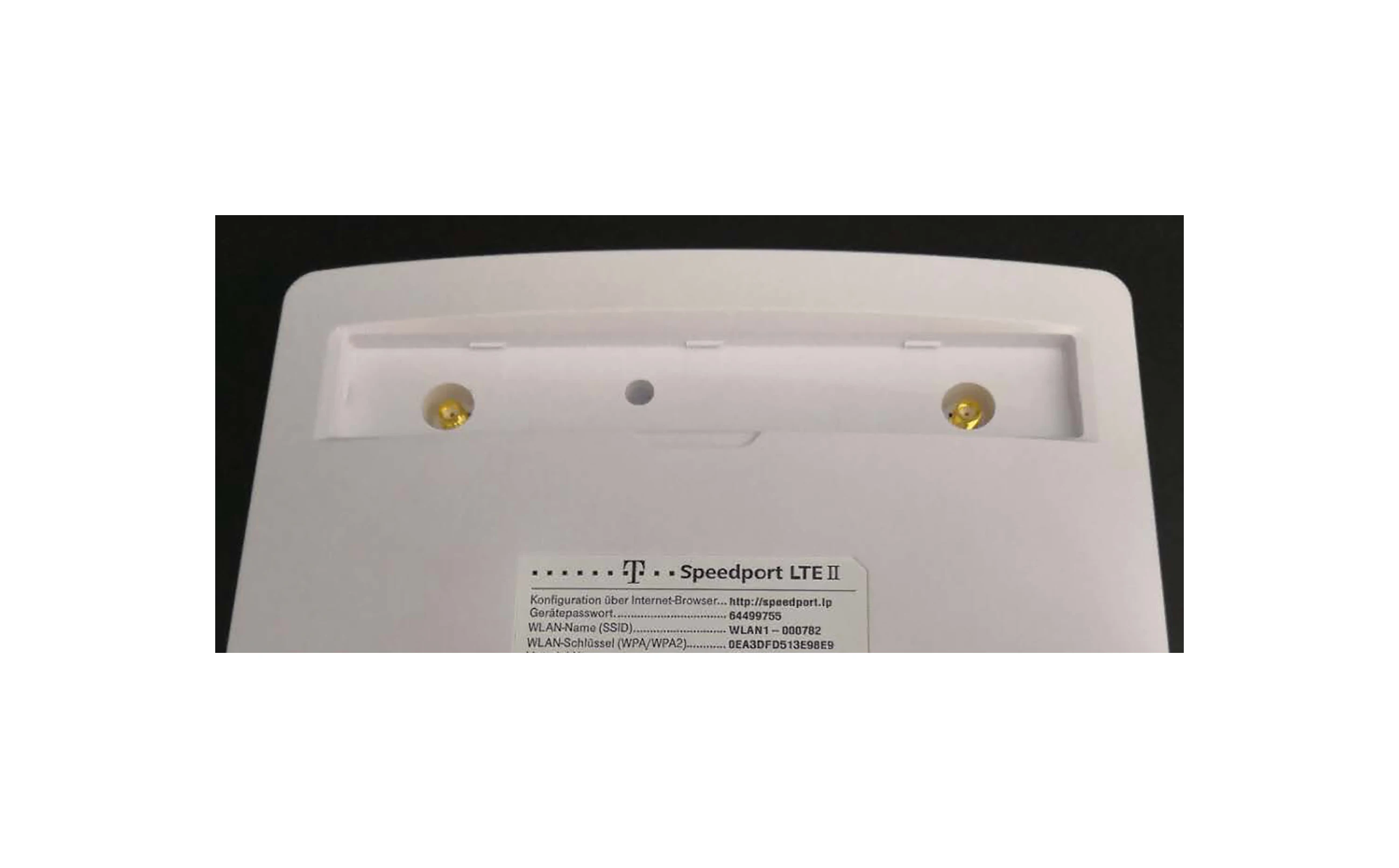 Роутер Huawei B593 B593s-12 с поддержкой 4G LTE 150Mbps, разъемом для SIM-карты, антенной и 4 LAN-портами.