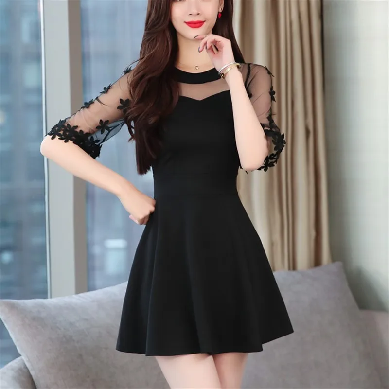 Женское облегающее платье привлекательное черное кружевное в стиле богини