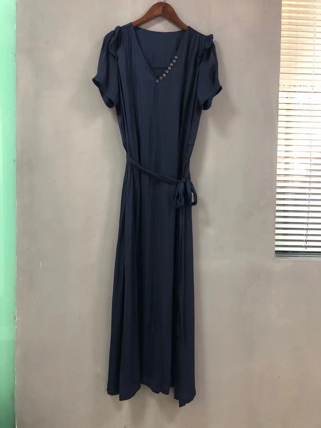 

Осень 2021, новое Плиссированное свободное платье средней длины с поясом