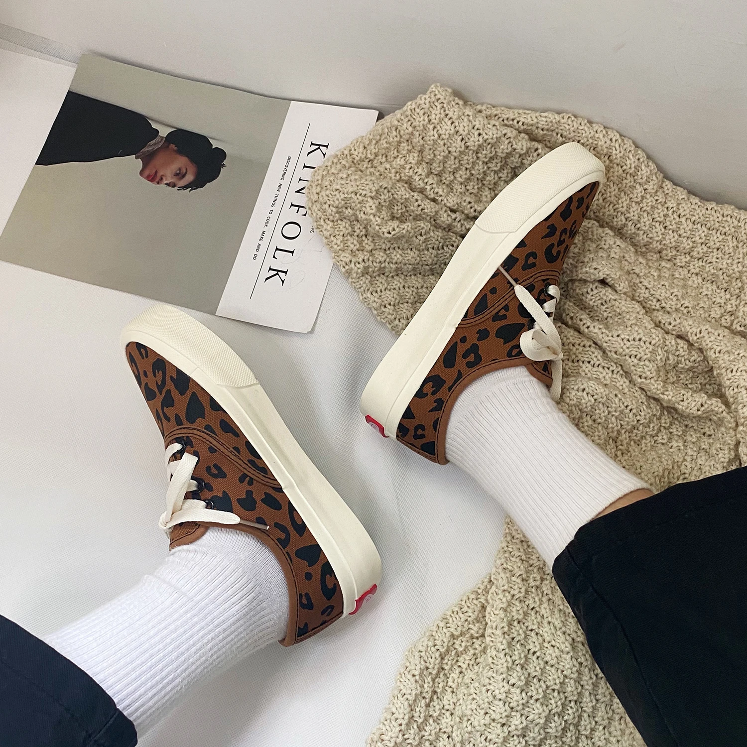 

2021 spring fashion warm canvas shoes trend thick-soled new comfortable leopard print high-quality vulcanized shoes women