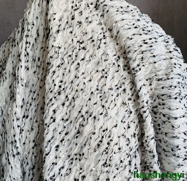 Черно-бело-синяя плиссированная пряжа в горошек с кисточками декоративная