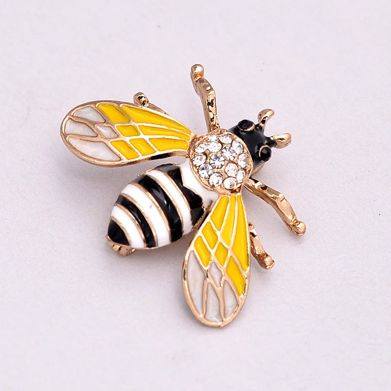 

Hot Three-Dimensional Color Bee Retro Personality Diamond Brooch
