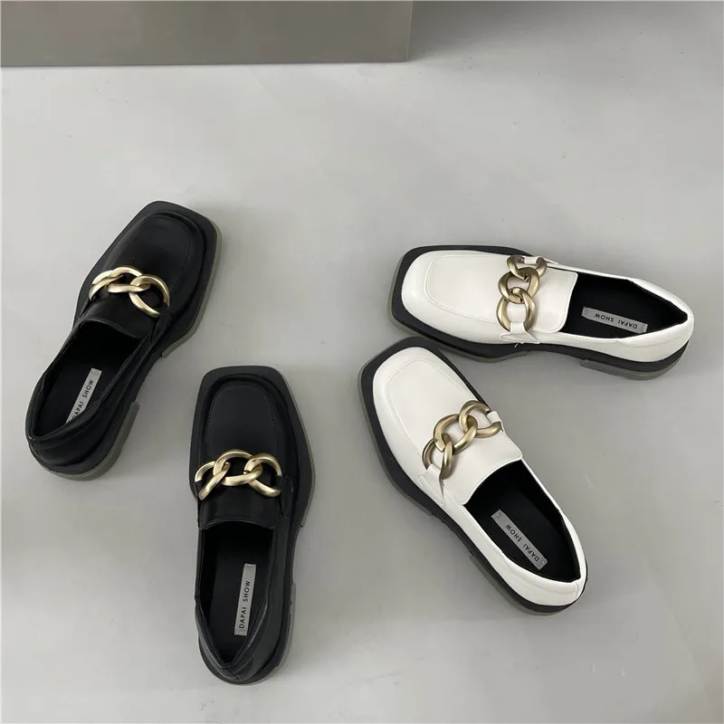 

Туфли дерби женские, меховые кроссовки, повседневная обувь на платформе, квадратный носок, плоская подошва, в британском стиле, черные, на ос...