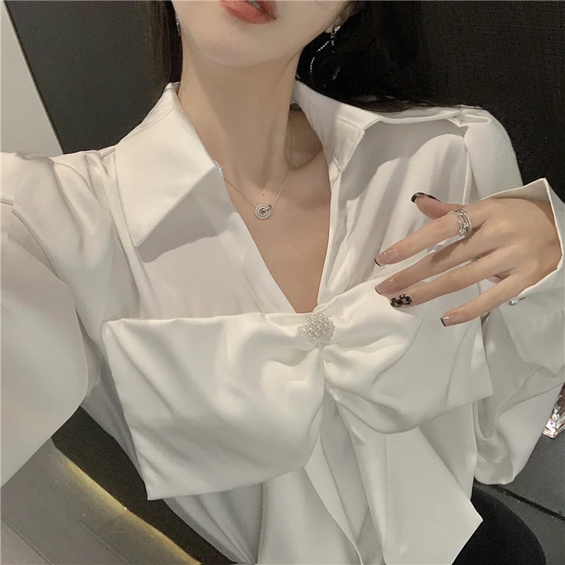 Женская свободная рубашка белая с длинным рукавом и дизайном во французском
