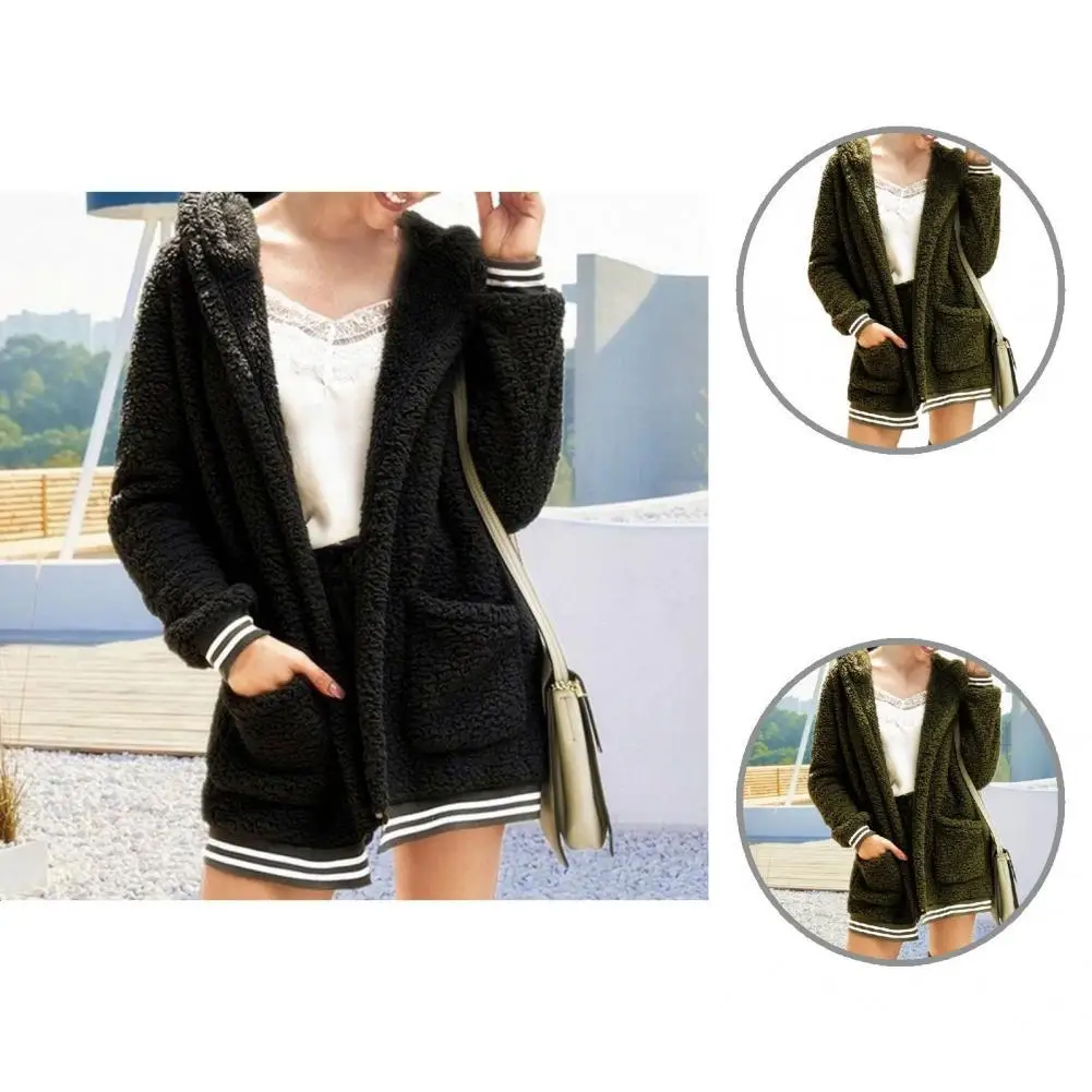 

Очаровательная мягкая флисовая куртка с карманами и капюшоном