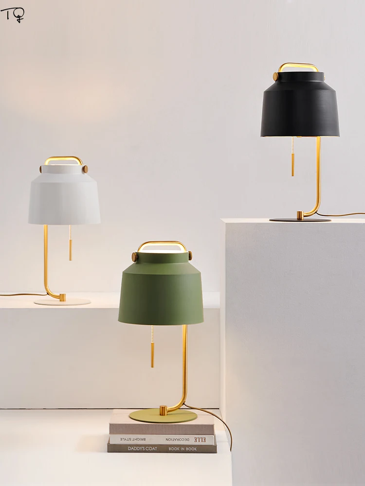 

Настольная лампа с выключателем, в скандинавском стиле